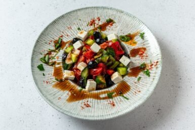 Greek Salad (Sallatë Greke)