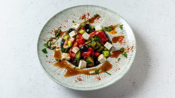 Greek Salad (Sallatë Greke)