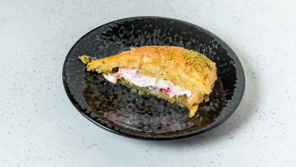 Carrot Slice Pistachio Baklava (Bakllava me Pistakio prerje karrote)