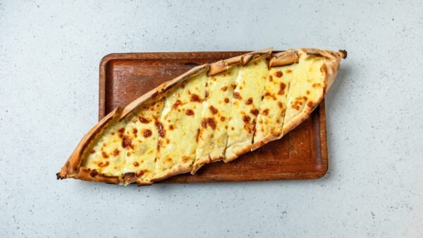 Cheese Pide (Pite me djathe)