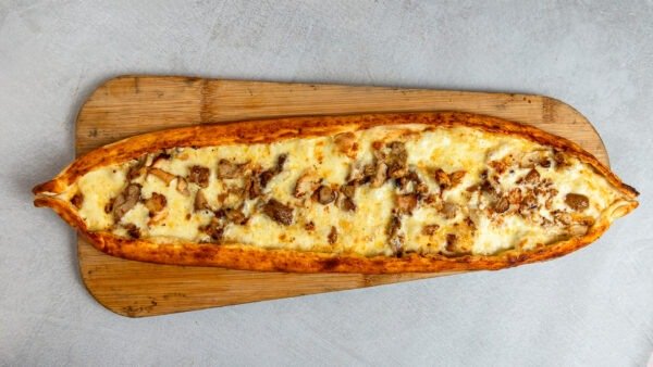 Chicken and Cheese Pide (Pide me mish pule dhe djath)