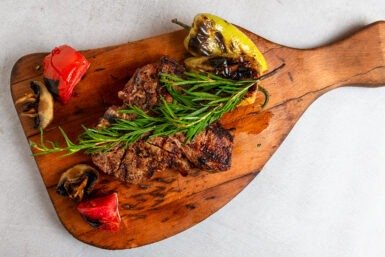 T-Bone Steak with Fire Show 🔥 400 - 500 Gr 3300 Leke / 500 - 600 Gr 3700 Leke (Biftek T-Bone me Shfaqje Zjarri🔥)