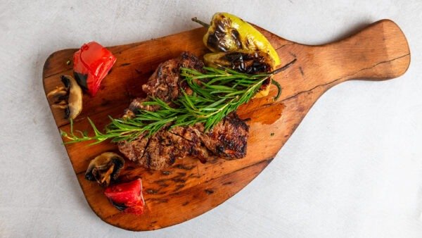 T-Bone Steak with Fire Show 🔥 400 - 500 Gr 3300 Leke / 500 - 600 Gr 3700 Leke (Biftek T-Bone me Shfaqje Zjarri🔥)