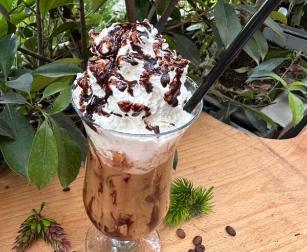 Ice Chocolate Coffee (Kafe e Ftohtë me çokollatë)