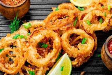 fried calamari (kalamarë të skuqur)