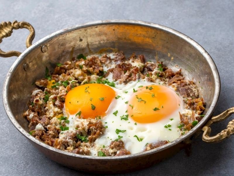 kavurma with egg